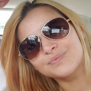 Meet your Posher, Renee